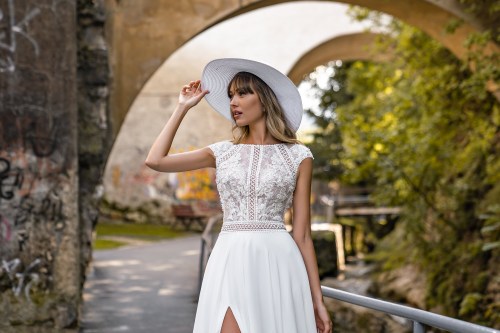 https://elisebride.ro/images/stories/virtuemart/product/9 Mika       (2).jpg